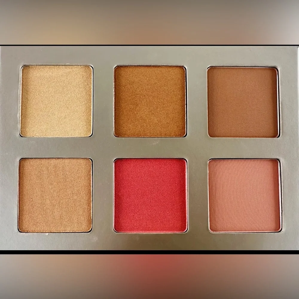 ICONIC London Blush Palette Gold and Pink Shades